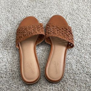 NWOT Universal Thread Slip On Woven Sandals